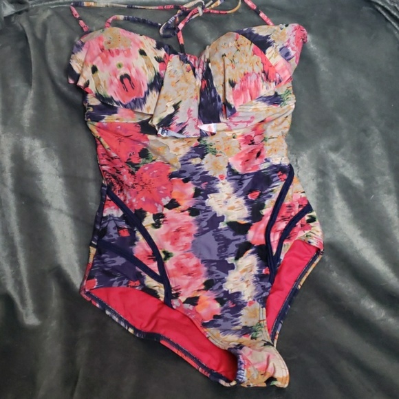 Bond-eye Bathing Suit - Picture 2 of 5